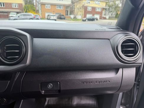 Used 2016 Toyota Tacoma TRD Sport w/ Exterior Package image 32