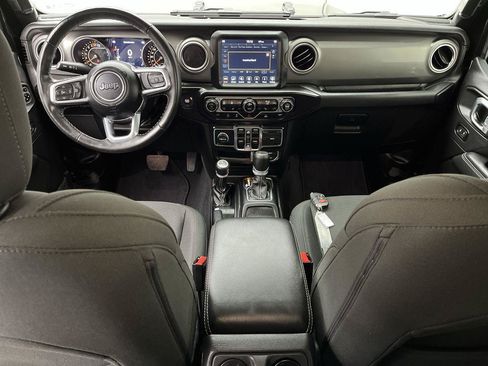 Used 2022 Jeep Wrangler Unlimited Sahara w/ Cold Weather Group AWD/4WD image 4