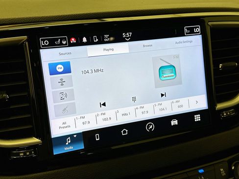 Used 2024 Chrysler Pacifica Touring-L FWD image 21