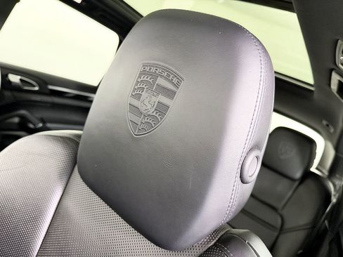 Used 2017 Porsche Cayenne Platinum Edition AWD/4WD image 33
