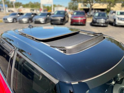 Used 2021 MINI Cooper 4-Door Hardtop image 18