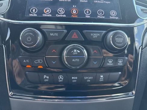 Used 2021 Jeep Grand Cherokee Laredo X AWD/4WD image 23