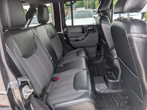 Used 2016 Jeep Wrangler Unlimited Sahara AWD/4WD image 12