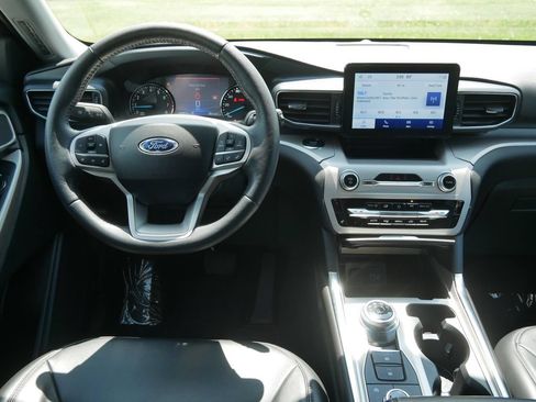 Certified 2024 Ford Explorer XLT AWD/4WD image 16