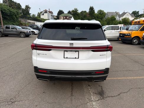 Used 2025 Buick Enclave Preferred AWD/4WD image 7
