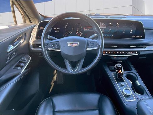 Used 2024 Cadillac XT4 Premium Luxury image 13