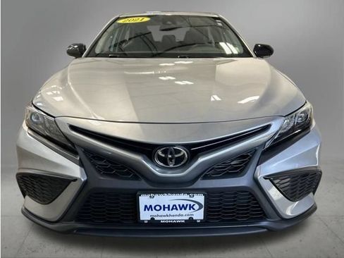 Used 2021 Toyota Camry SE w/ Cold Weather Package AWD/4WD image 9