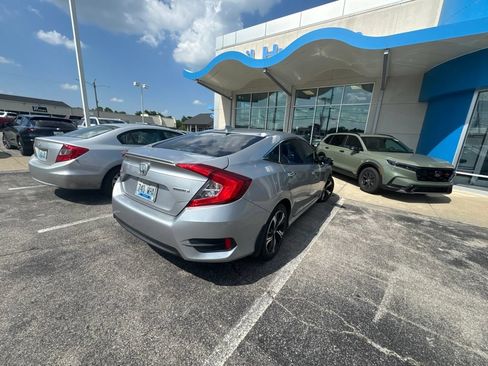Used 2016 Honda Civic Touring image 10