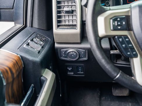 Certified 2019 Ford F150 Lariat image 24