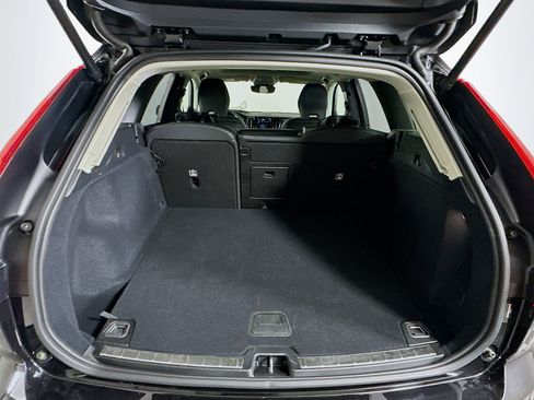 Used 2025 Volvo XC60 B5 Plus image 29