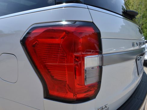 Used 2022 Ford Expedition XLT AWD/4WD image 12