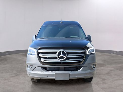 Used 2024 Mercedes-Benz Sprinter 2500 image 3
