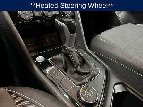 Used 2024 Volkswagen Taos SE image 13