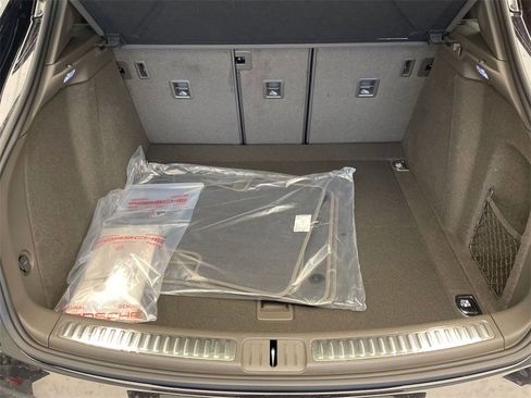 New 2026 Porsche Macan image 6