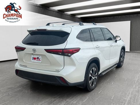 Used 2021 Toyota Highlander XLE FWD image 5