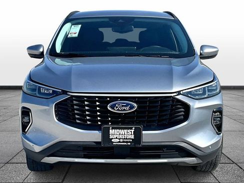 Used 2023 Ford Escape Platinum image 3