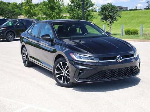 Used 2025 Volkswagen Jetta Sport FWD image 2