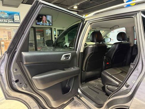Used 2020 Nissan Pathfinder SL AWD/4WD image 32
