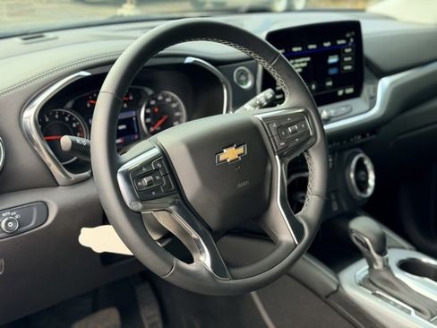 Used 2025 Chevrolet Blazer LT image 8
