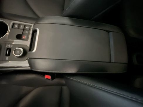 Used 2024 Toyota Highlander Platinum image 21