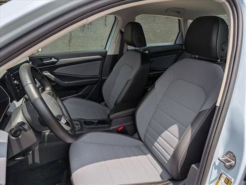Certified 2025 Volkswagen Jetta SE FWD image 23