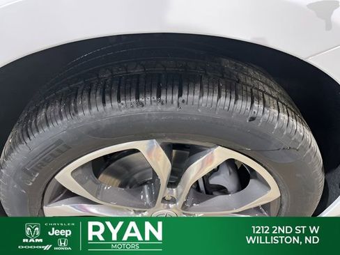 New 2026 Chrysler Pacifica Pinnacle image 16