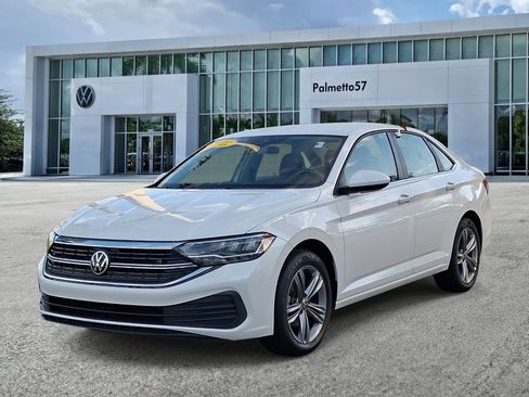 Certified 2022 Volkswagen Jetta SE FWD image 3