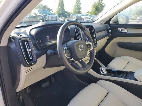 Used 2026 Volvo XC40 B5 Plus AWD/4WD image 19