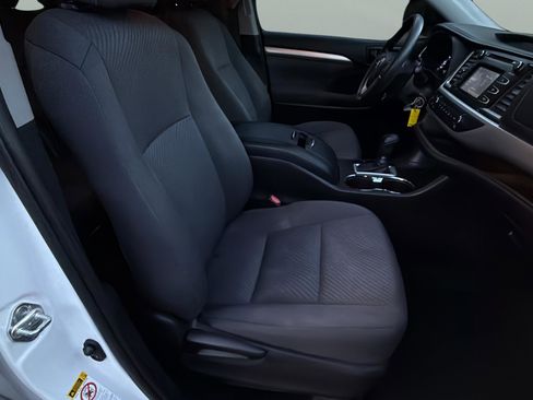 Used 2019 Toyota Highlander LE image 29