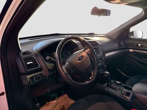 Used 2018 Ford Explorer XLT image 10