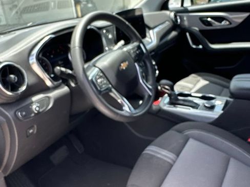 Used 2025 Chevrolet Blazer LT FWD image 4