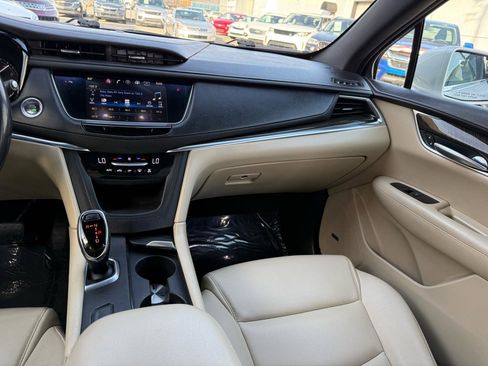 Used 2018 Cadillac XT5 FWD image 26
