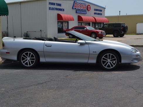 Used 2002 Chevrolet Camaro Z28 w/ SS Performance/Appearance Pkg image 8