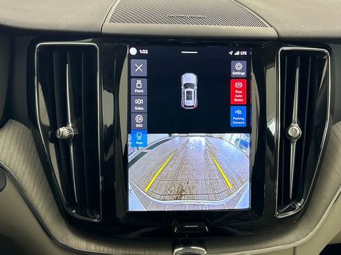 Certified 2023 Volvo XC60 B5 Plus w/ Climate Package image 17