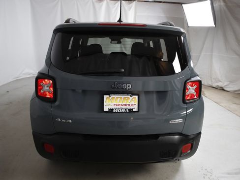 Used 2017 Jeep Renegade Latitude w/ Cold Weather Group AWD/4WD image 4
