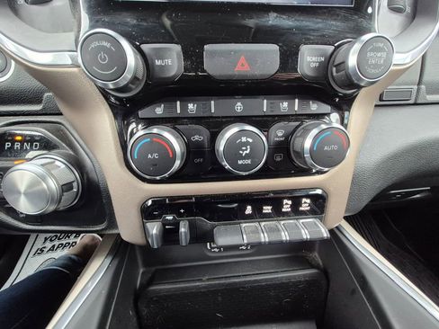 Used 2022 RAM 1500 Laramie AWD/4WD image 18