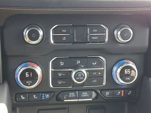 Used 2022 GMC Yukon XL AT4 w/ Technology Package AWD/4WD image 16