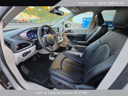 Used 2024 Chrysler Pacifica Limited FWD image 12