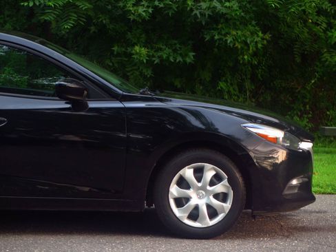 Used 2017 MAZDA MAZDA3 Sport FWD image 24