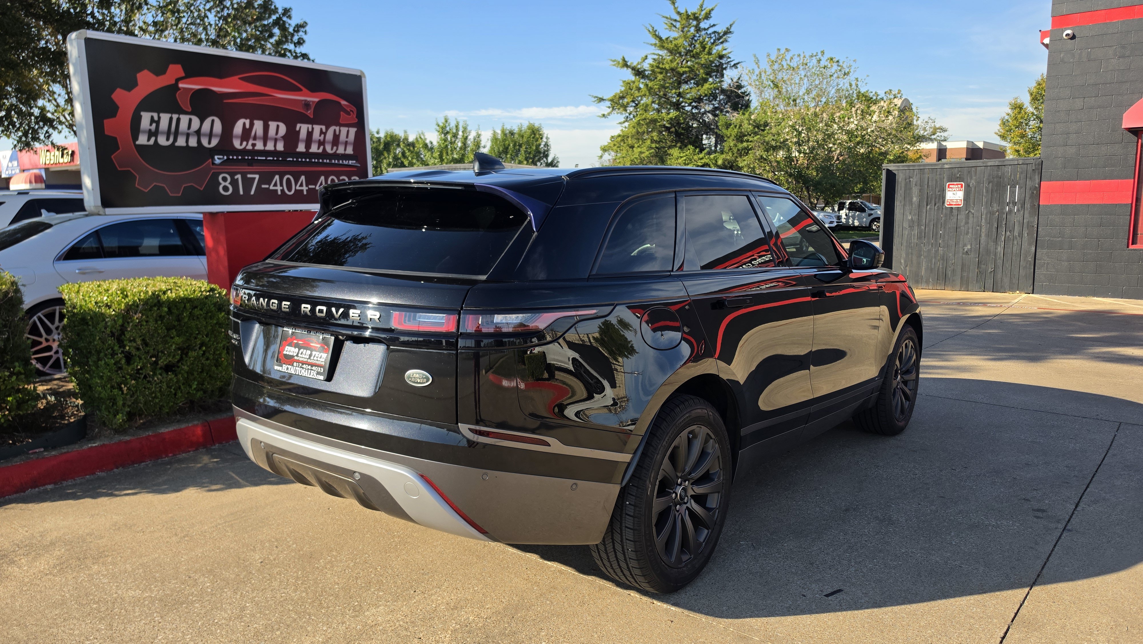 Used 2018 Land Rover Range Rover Velar R-Dynamic SE AWD/4WD image 8
