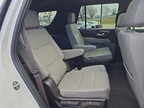 Used 2023 GMC Yukon SLT w/ SLT Luxury Package image 27