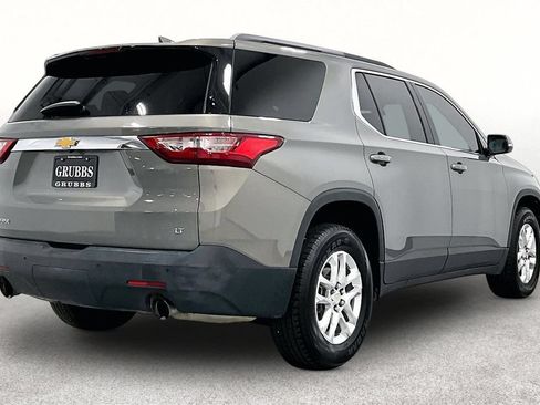 Used 2019 Chevrolet Traverse LT FWD image 2