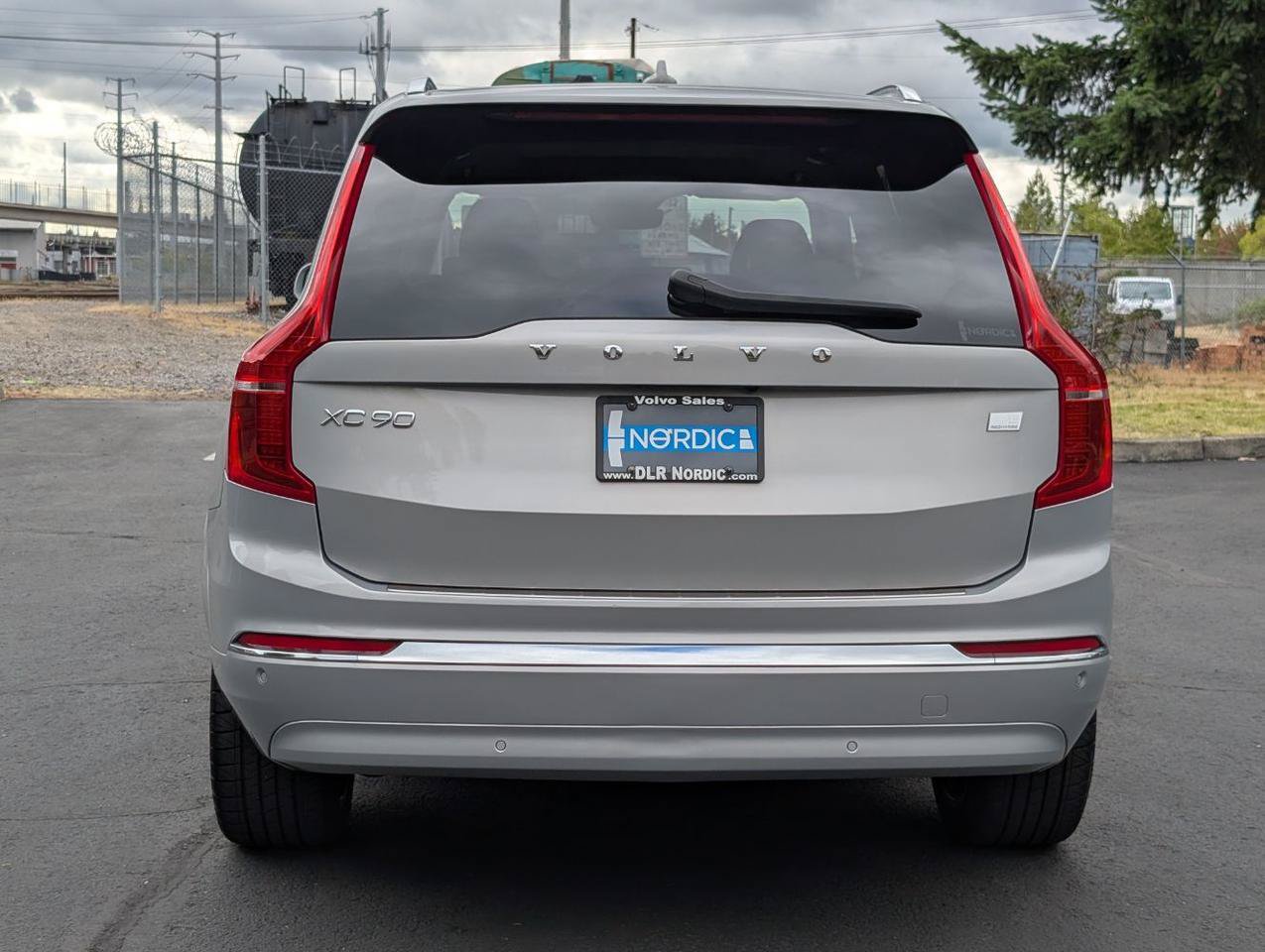 Used 2023 Volvo XC90 T8 Plus w/ Protection Package Premier AWD/4WD image 6