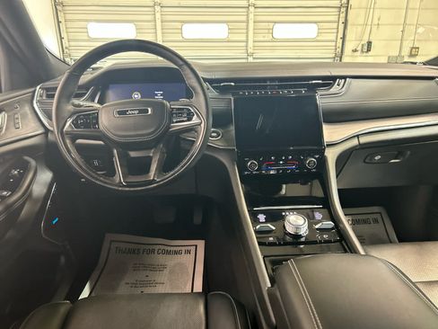 Used 2024 Jeep Grand Cherokee Overland w/ Adv Protech Group III AWD/4WD image 4
