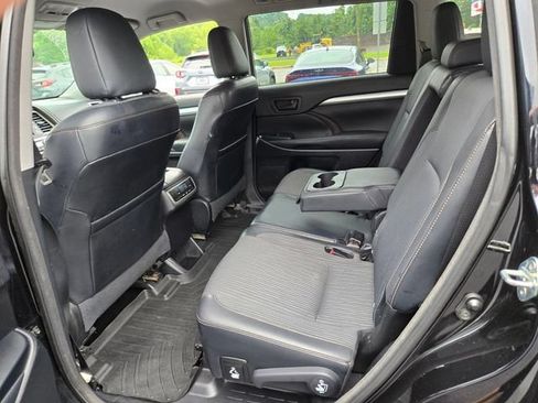 Used 2015 Toyota Highlander Plus FWD image 12