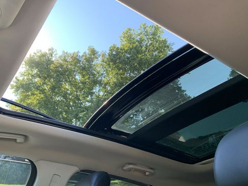 Used 2018 Ford Edge Titanium w/ Equipment Group 302A AWD/4WD image 26
