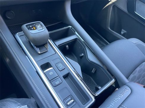 New 2025 Nissan Pathfinder SV w/ SV Premium Package image 18