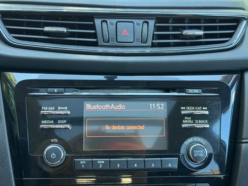 Used 2017 Nissan Rogue SV FWD image 25