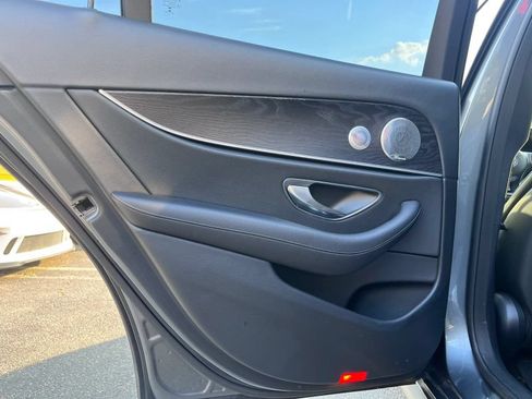 Used 2018 Mercedes-Benz E 300 image 18
