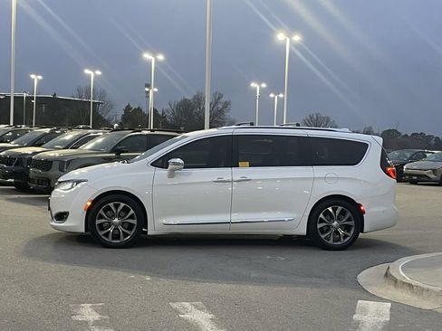 Used 2020 Chrysler Pacifica Limited w/ Tire & Wheel Group image 4